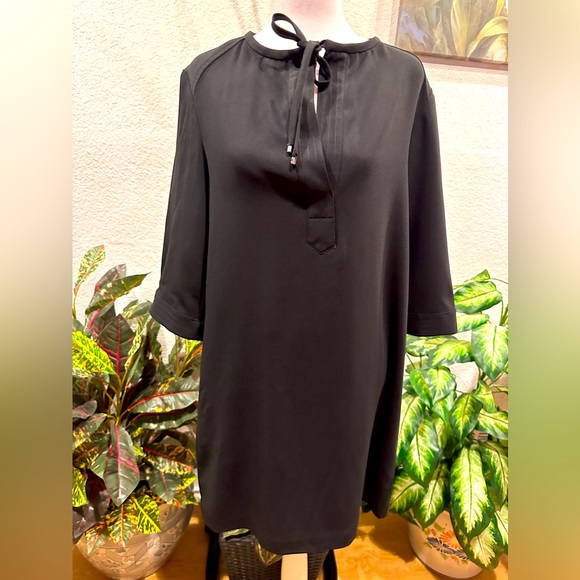 Trina Turk Dresses & Skirts - Trina Turk black dress size 6